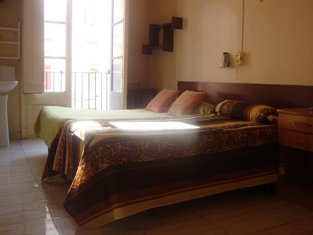 Hostel Turisol Barcelona Szoba fotó