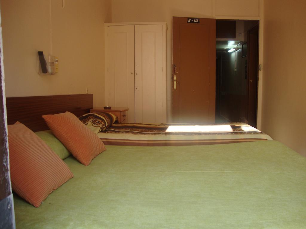 Hostel Turisol Barcelona Szoba fotó