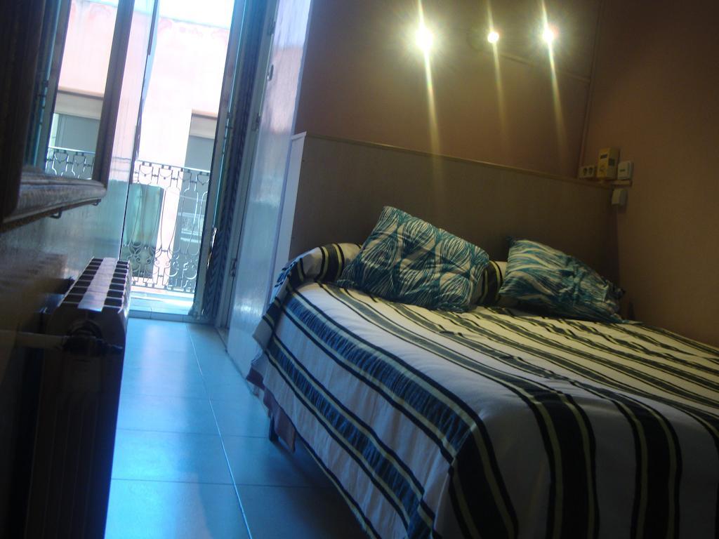 Hostel Turisol Barcelona Szoba fotó