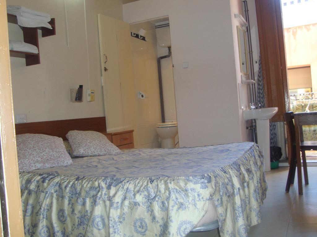 Hostel Turisol Barcelona Szoba fotó