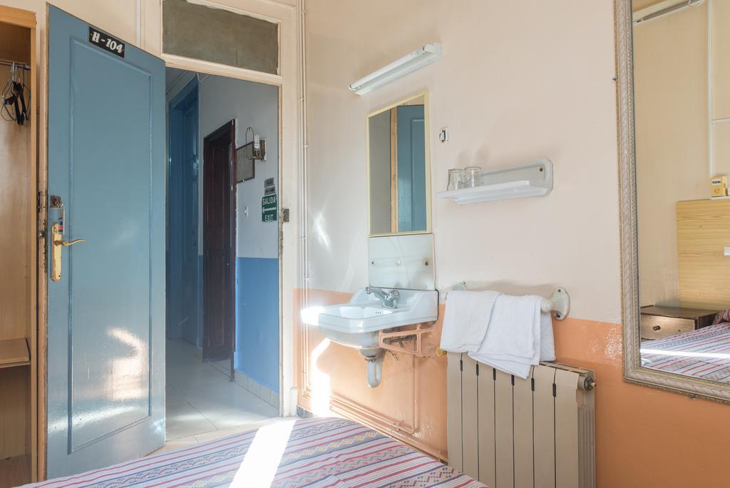 Hostel Turisol Barcelona Kültér fotó