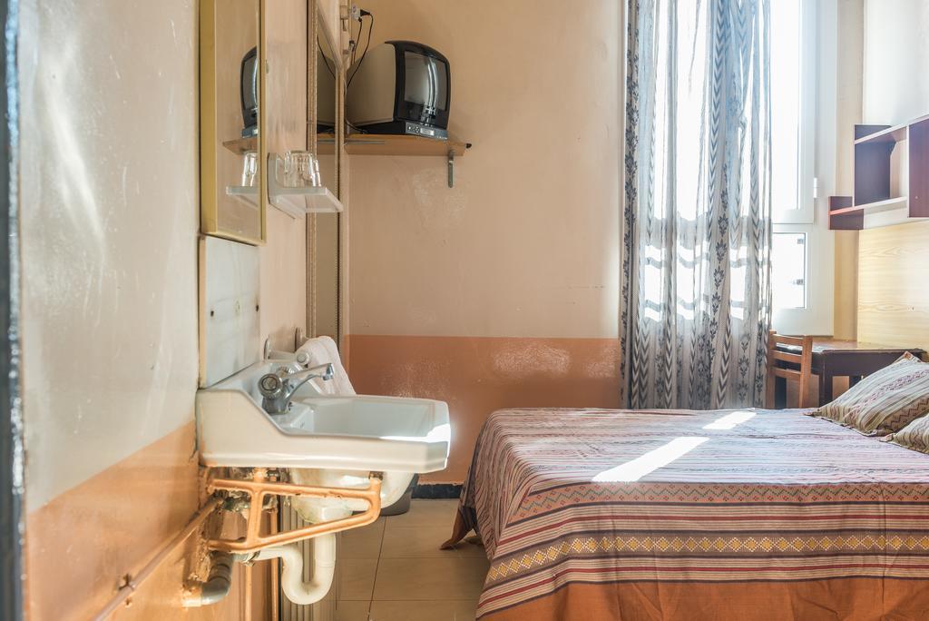 Hostel Turisol Barcelona Kültér fotó